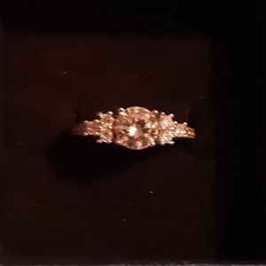 NWOT 925 ALLOWING SILVER RING